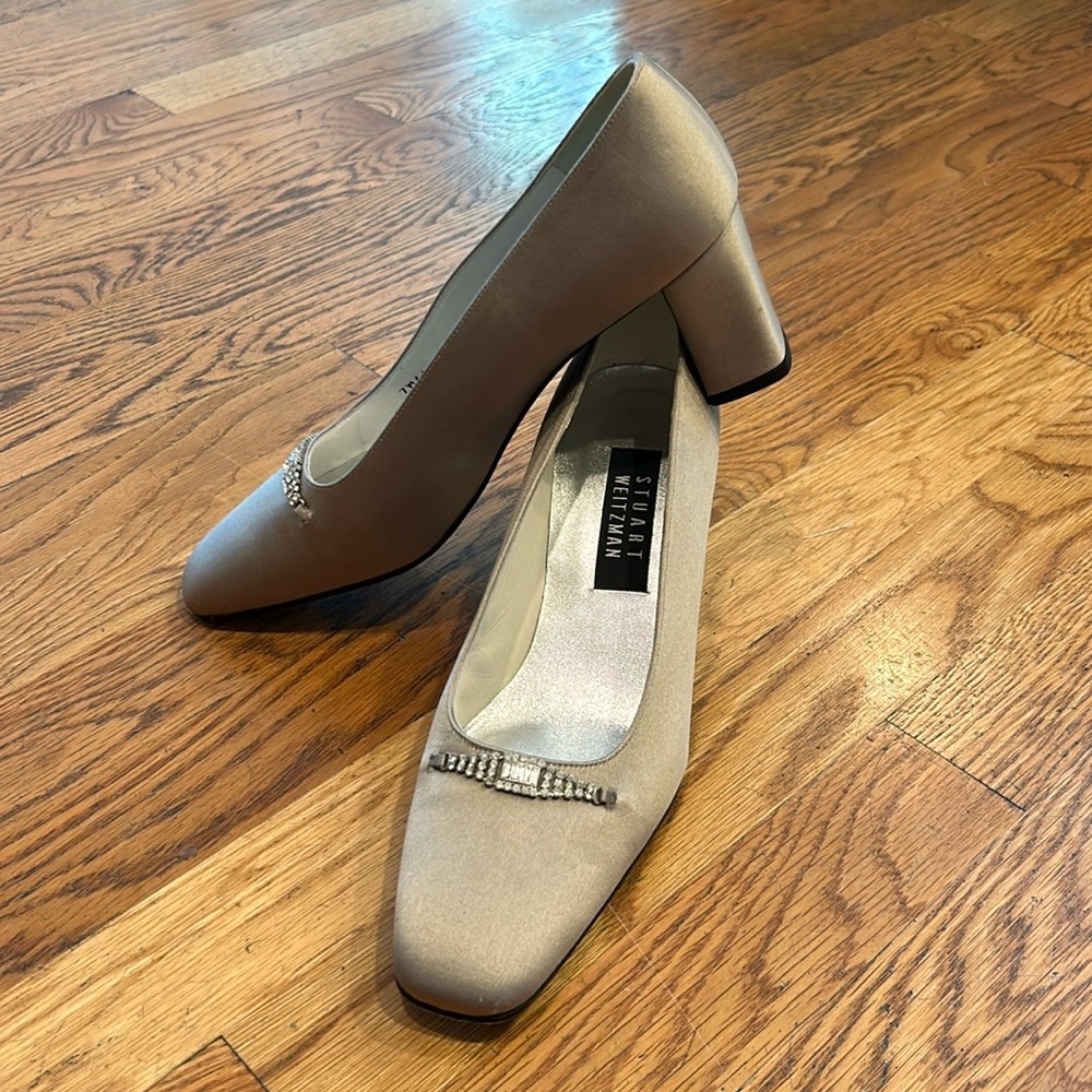 Stuart Weitzman 8.5B satin heel with CZ toe decor, EUC